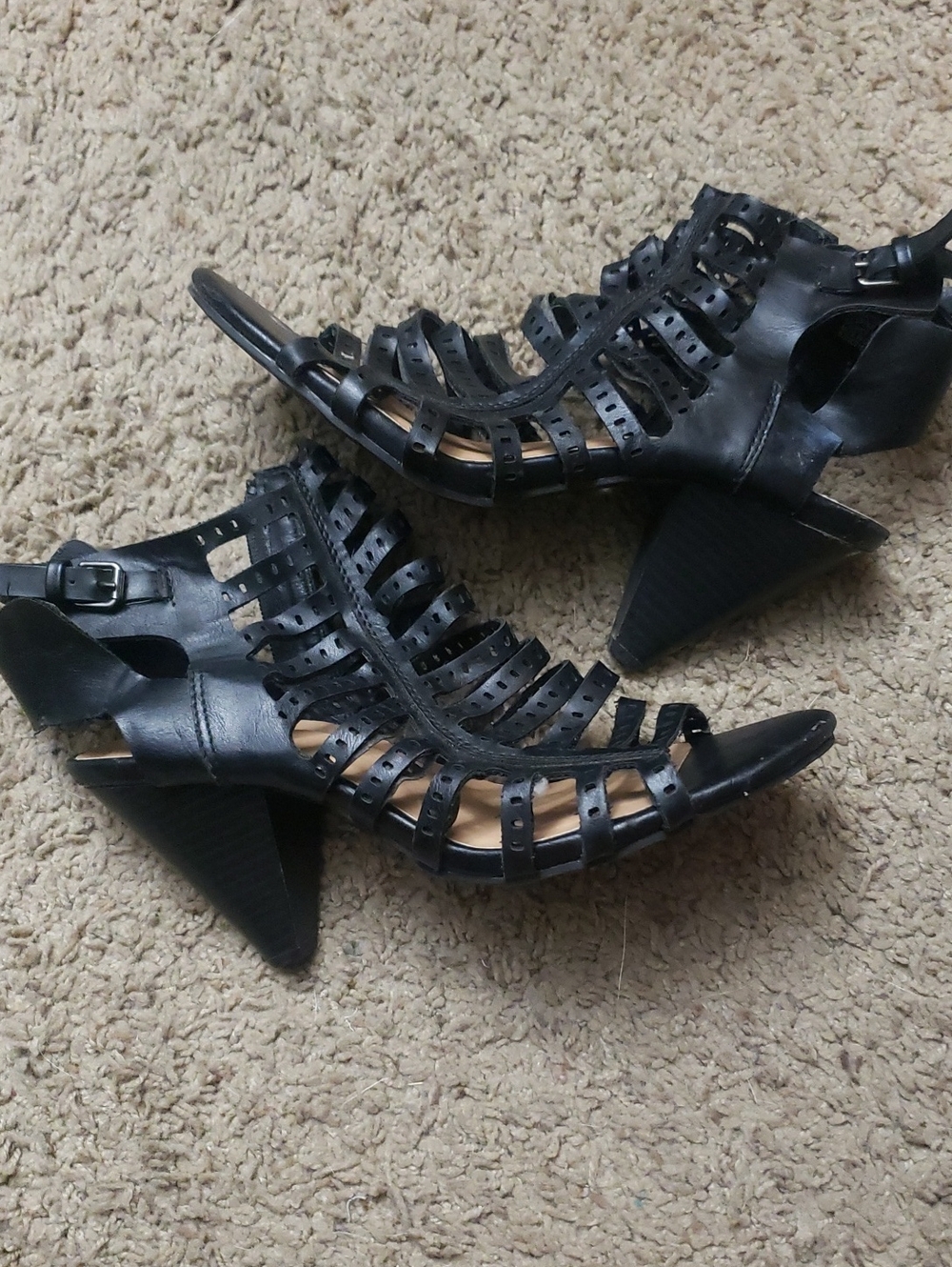 Daisy Fuentes Black Strappy Cutout Heeled Sandals